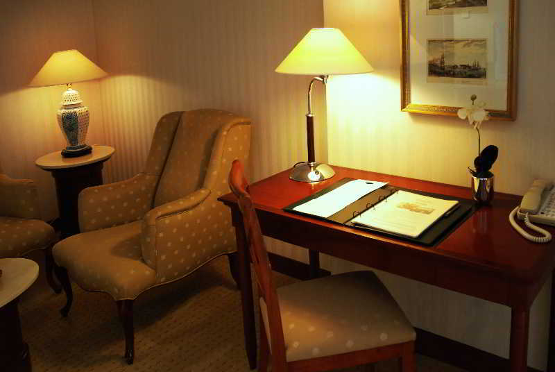 Evergreen Laurel 4*